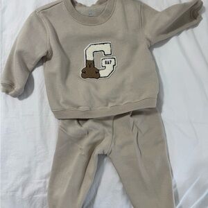 Baby Gap Beige Baby Sweatshirt and Pants Set 12-18m